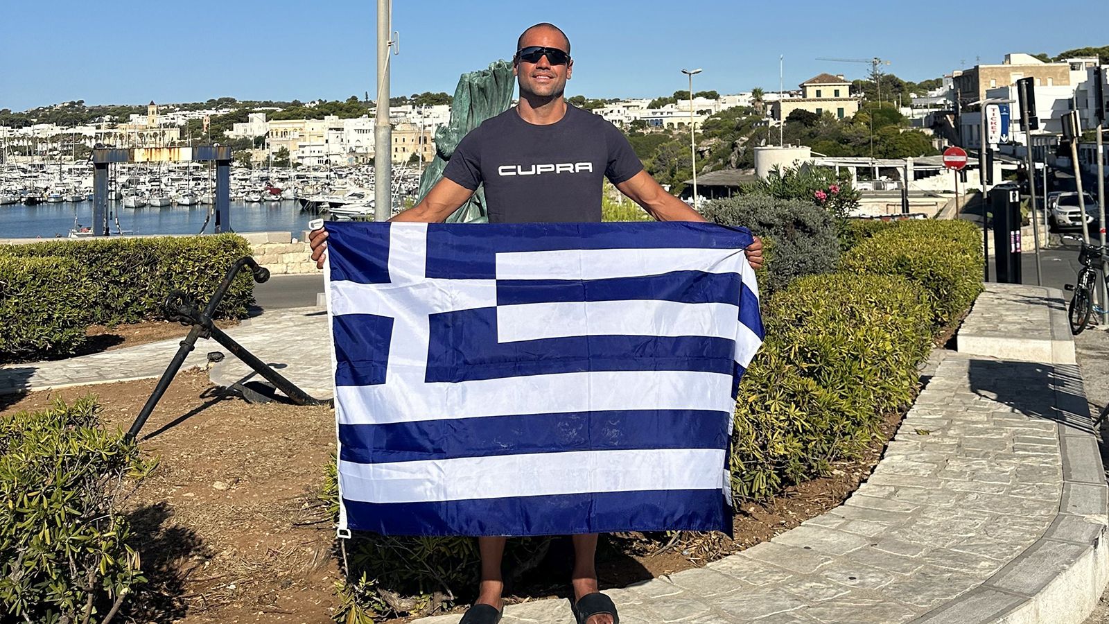 Ο Έλληνας Ambassador της CUPRA κολύμπησε από την Ελλάδα στην Ιταλία